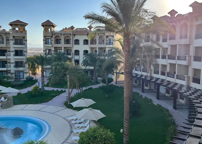 Luxury Pool View Chalet, El Saraya Sahl Hasheesh, Near Apartment