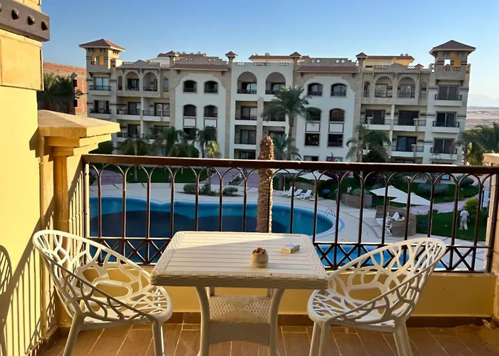 Luxury Pool View Chalet, El Saraya Sahl Hasheesh, Near Apartment